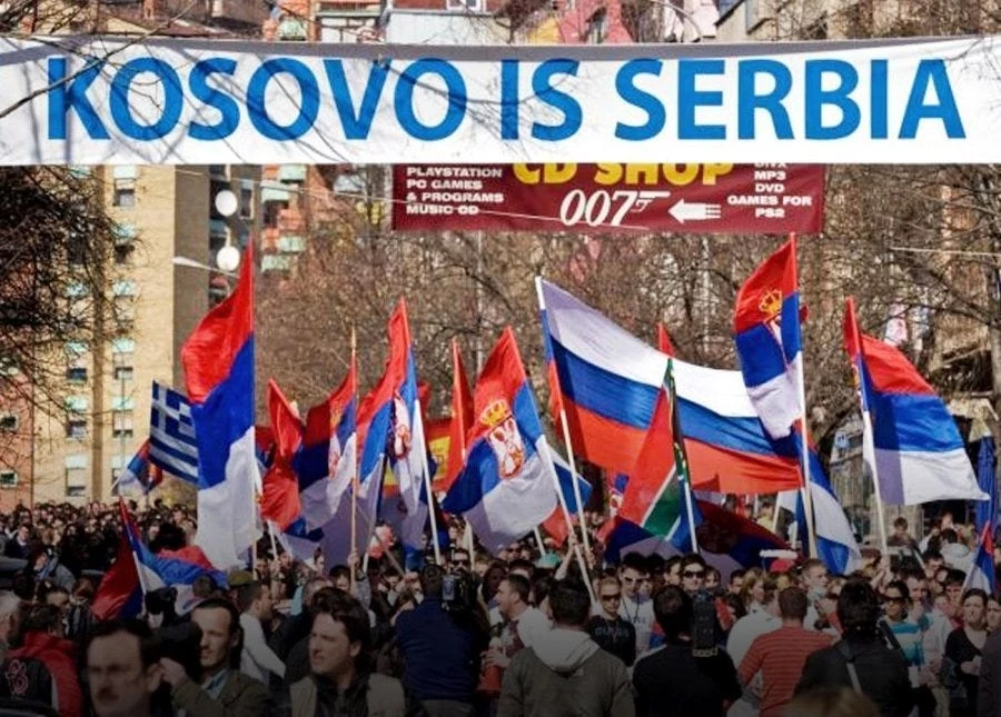 Oρθόδοξο «τσουνάμι»: Συλλαλητήριο Ελλήνων και Σέρβων κατά Κοσόβου και Σκοπίων – Υπό την «ομπρέλα» της Μόσχας – Βίντεο